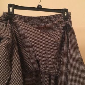 Length adjustable plaid skirt.